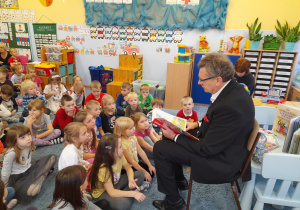 „Władze samorządowe czytają dzieciom”