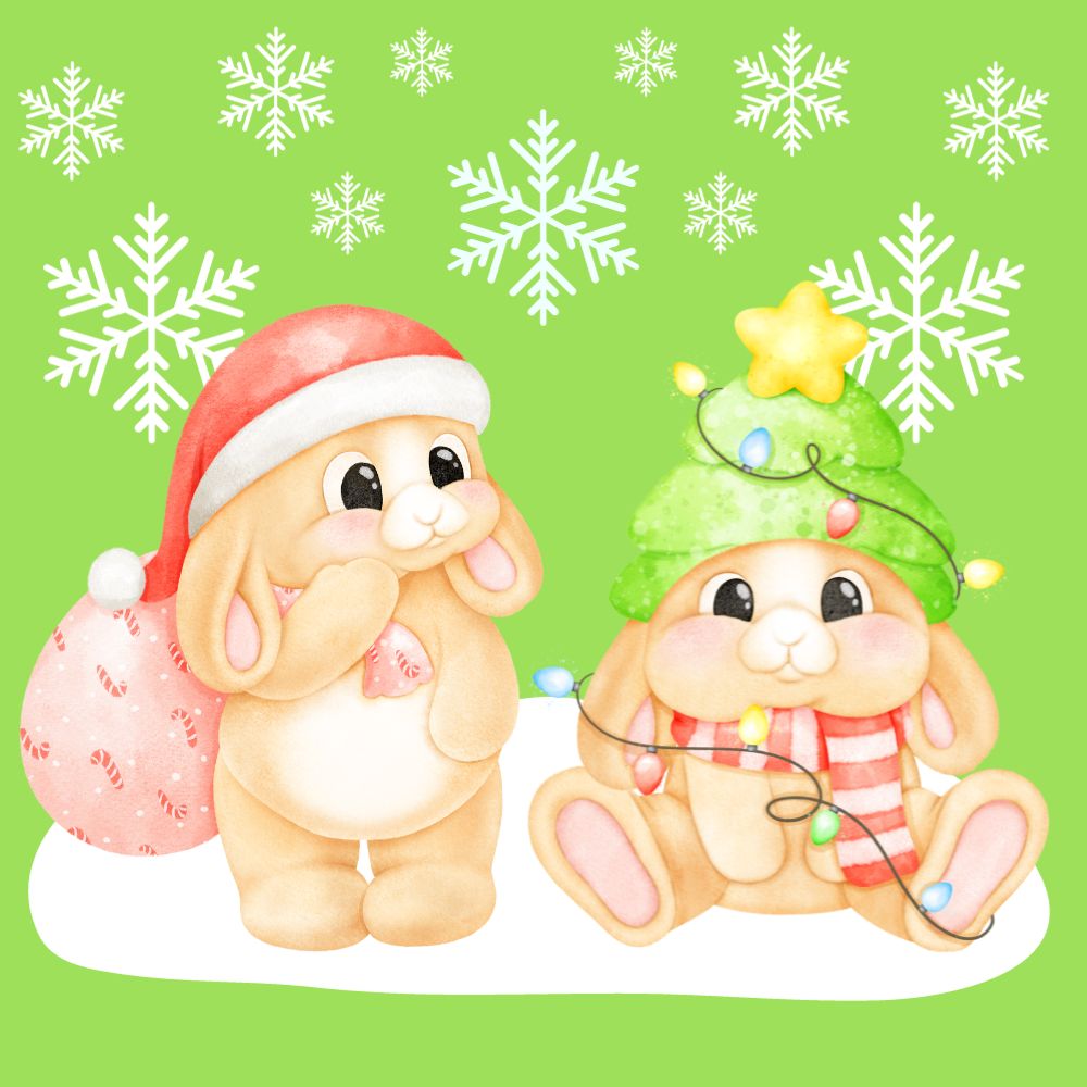 Dwa świąteczne króliczki siedzące na śniegu - jeden ma na głowie czapeczkę Mikołaja, drugi w kształcie choinki.