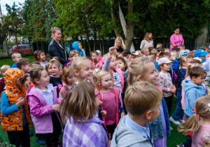 Grupa dzieci podczas obchodów Dni Przedszkolaka,