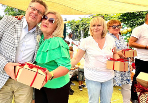 Pani Naczelnk z Panem Burmistrzem na scenie.