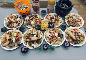 Halloweenowy poczęstunek dla dzieci.