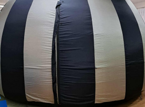 Kino sferyczne w sali przedszkolnej.