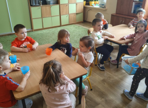 Maluszki uczą się samodzielności