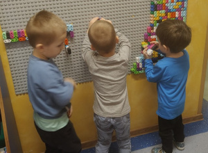 Żabki w kącikach zewnętrznych