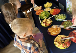 Dzieci wypierają warzywa i owoce.