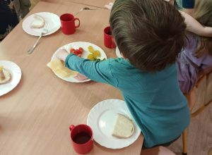 Żabki przygotowują sobie kanapki!