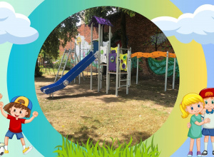 Nowy sprzęt ogrodowy dla dzieci na przedszkolnym placu zabaw.